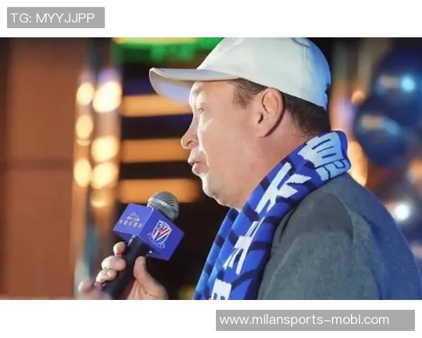 媒体人揭秘申花门将教练罗伯茨的辉煌履历曾任阿森纳米兰教练并在华夏执教